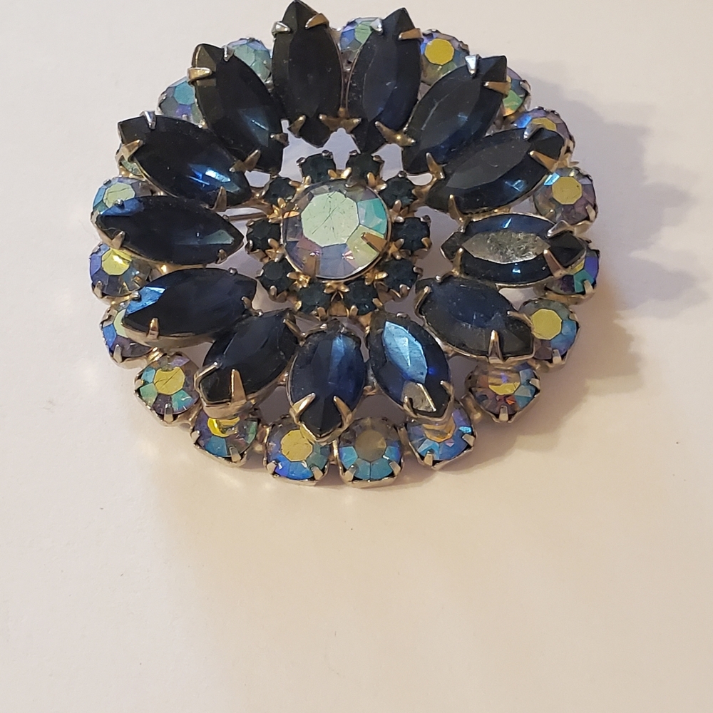 Garne Crystal Rhinestone Starburst Brooch - Picture 12 of 17